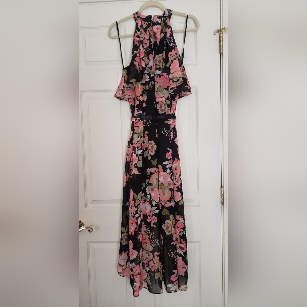 Women's dress - Picture 2 of 3